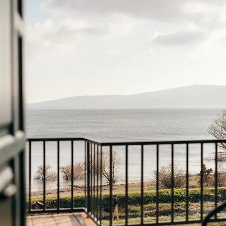 House Beliz 펜션 리브노